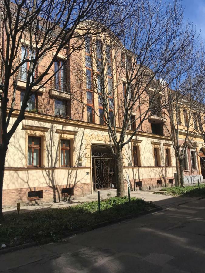 Ik Apartment ديبريتْسين المظهر الخارجي الصورة
